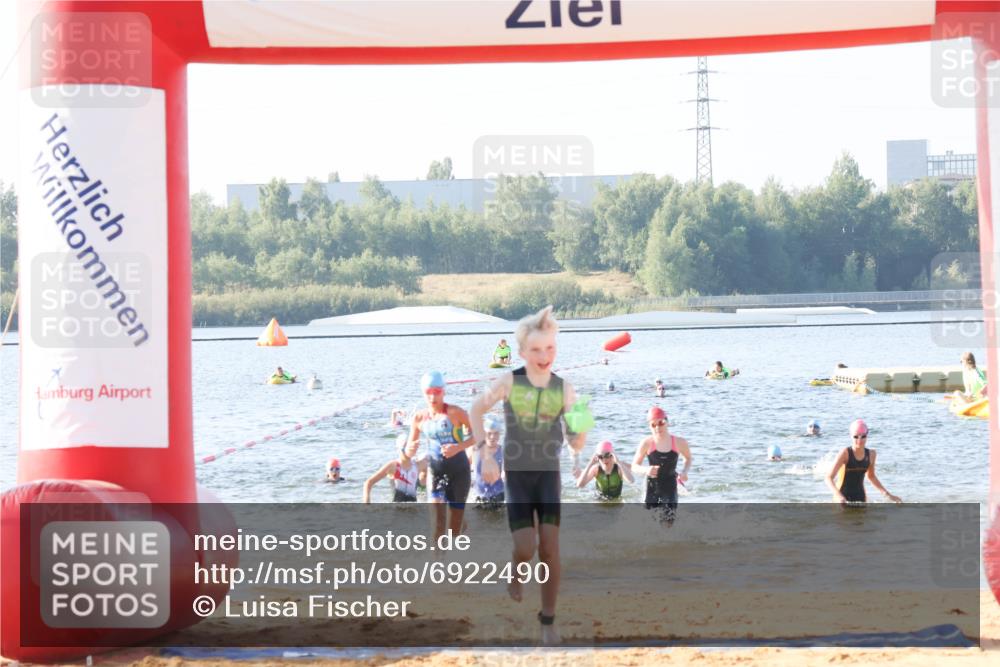01.09.2024 - 17. Tribühne Triathlon Luisa Fischer http://msf.ph/oto/6922490 01.09.2024 09:30:59 Schwimmen 70, 81, 86, 88, 92, 113, 136 meine-sportfotos.de