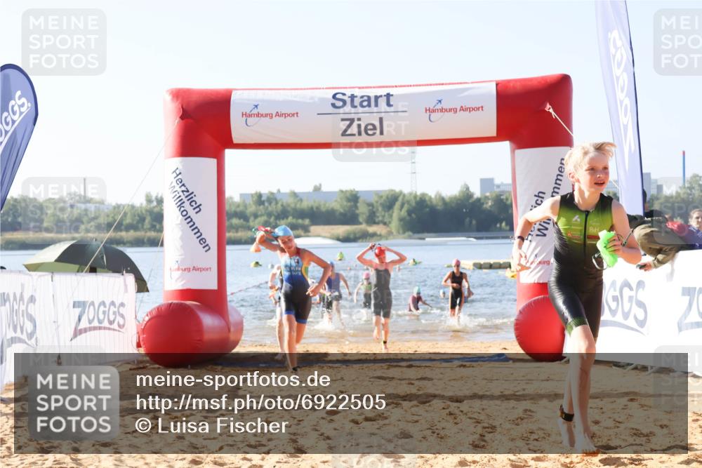 01.09.2024 - 17. Tribühne Triathlon Luisa Fischer http://msf.ph/oto/6922505 01.09.2024 09:31:02 Schwimmen 70, 75, 78, 81, 86, 88, 92, 104, 113, 128, 136 meine-sportfotos.de