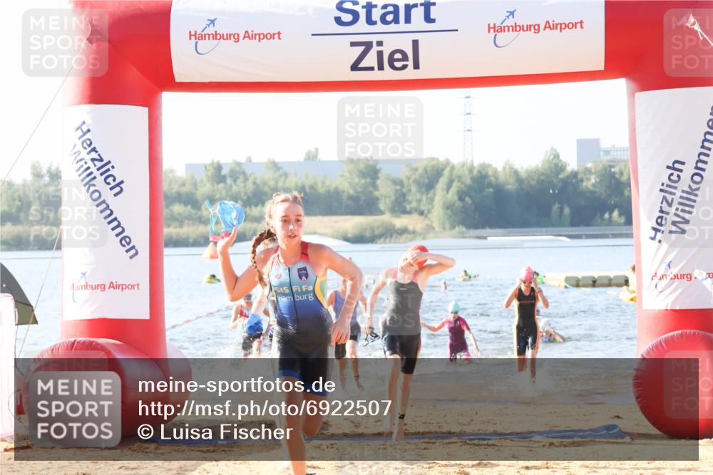 01.09.2024 - 17. Tribühne Triathlon Luisa Fischer http://msf.ph/oto/6922507 01.09.2024 09:31:03 Schwimmen 70, 75, 78, 81, 86, 88, 92, 104, 113, 128, 136 meine-sportfotos.de