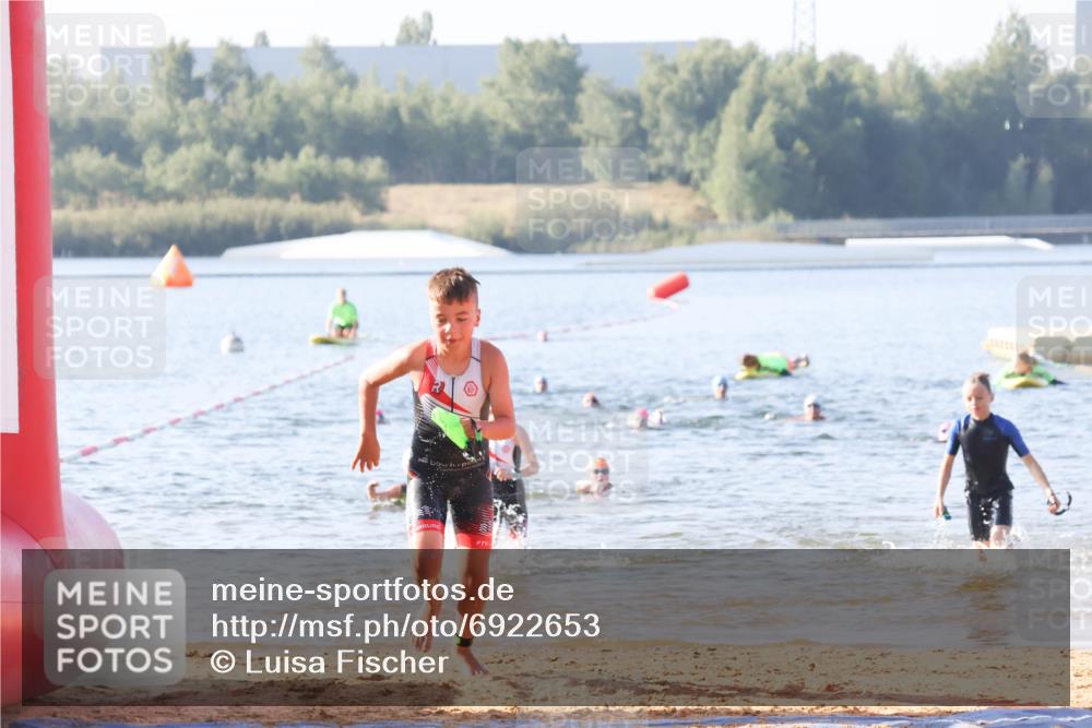01.09.2024 - 17. Tribühne Triathlon Luisa Fischer http://msf.ph/oto/6922653 01.09.2024 09:31:44 Schwimmen 91, 116, 121 meine-sportfotos.de