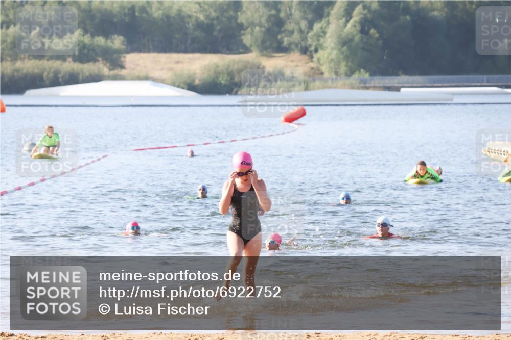 01.09.2024 - 17. Tribühne Triathlon Luisa Fischer http://msf.ph/oto/6922752 01.09.2024 09:32:09 Schwimmen 95, 123 meine-sportfotos.de