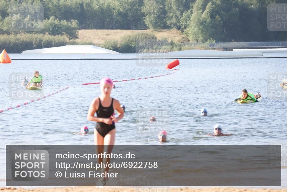 01.09.2024 - 17. Tribühne Triathlon Luisa Fischer http://msf.ph/oto/6922758 01.09.2024 09:32:11 Schwimmen 95 meine-sportfotos.de