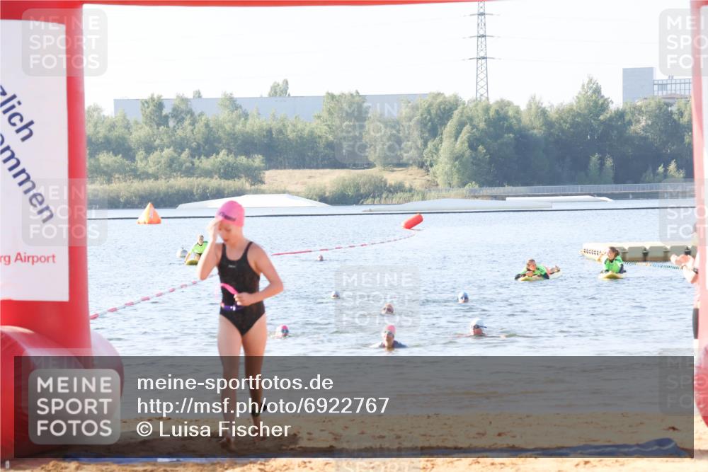 01.09.2024 - 17. Tribühne Triathlon Luisa Fischer http://msf.ph/oto/6922767 01.09.2024 09:32:13 Schwimmen 95 meine-sportfotos.de