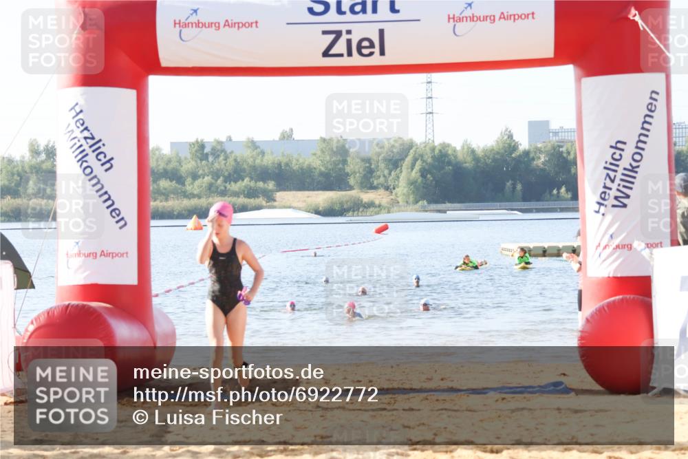 01.09.2024 - 17. Tribühne Triathlon Luisa Fischer http://msf.ph/oto/6922772 01.09.2024 09:32:13 Schwimmen 95 meine-sportfotos.de