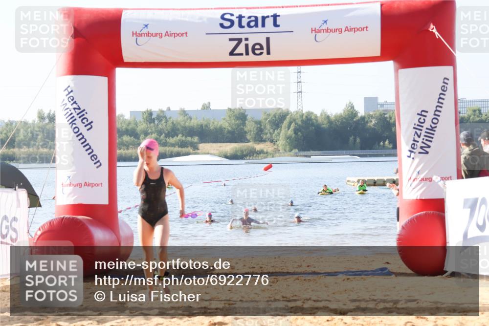 01.09.2024 - 17. Tribühne Triathlon Luisa Fischer http://msf.ph/oto/6922776 01.09.2024 09:32:14 Schwimmen 95 meine-sportfotos.de