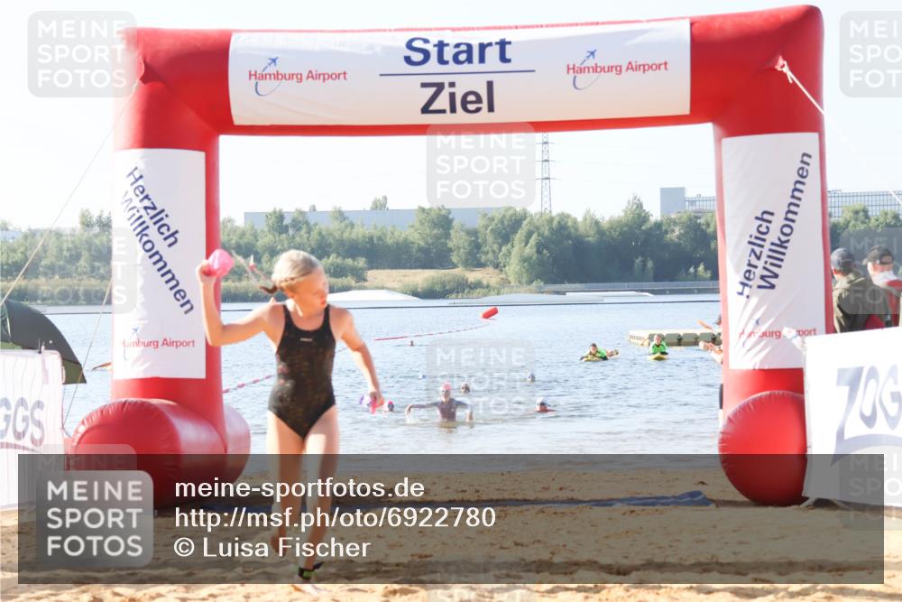01.09.2024 - 17. Tribühne Triathlon Luisa Fischer http://msf.ph/oto/6922780 01.09.2024 09:32:15 Schwimmen 95 meine-sportfotos.de