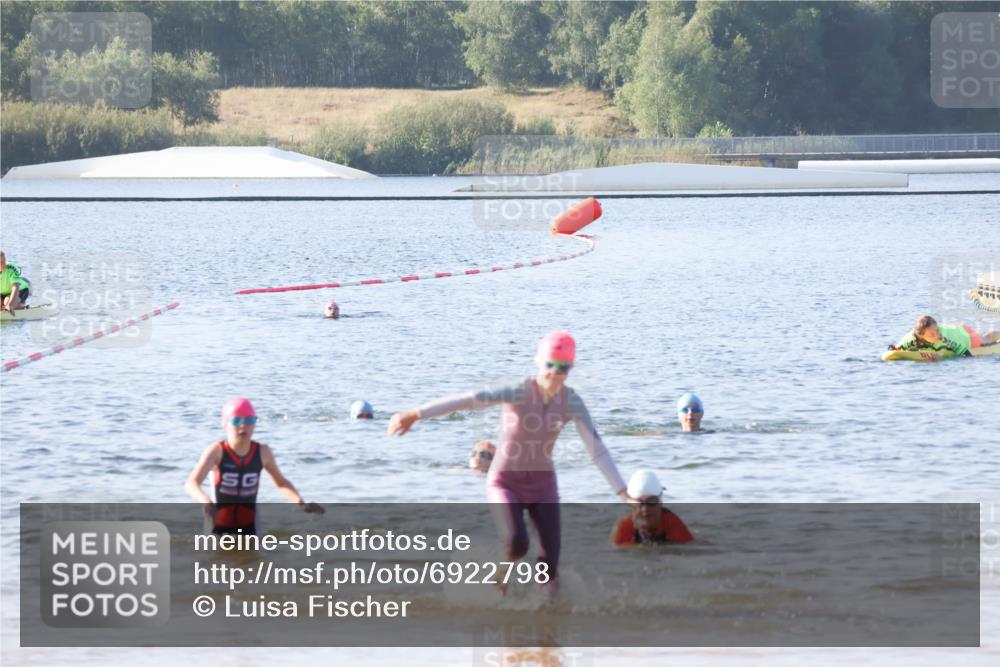 01.09.2024 - 17. Tribühne Triathlon Luisa Fischer http://msf.ph/oto/6922798 01.09.2024 09:32:21 Schwimmen 59, 95, 126 meine-sportfotos.de