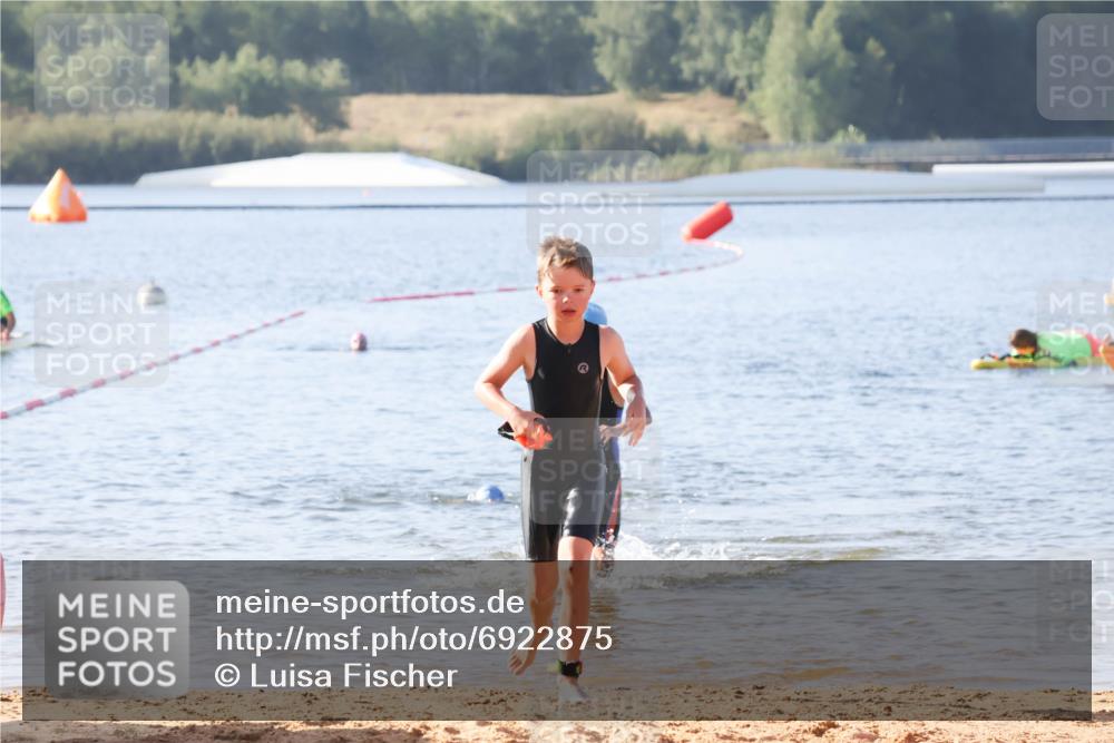01.09.2024 - 17. Tribühne Triathlon Luisa Fischer http://msf.ph/oto/6922875 01.09.2024 09:32:41 Schwimmen 69, 80 meine-sportfotos.de