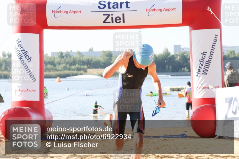 01.09.2024 - 17. Tribühne Triathlon Luisa Fischer http://msf.ph/oto/6922934 01.09.2024 09:32:50 Schwimmen 69, 80, 120 meine-sportfotos.de