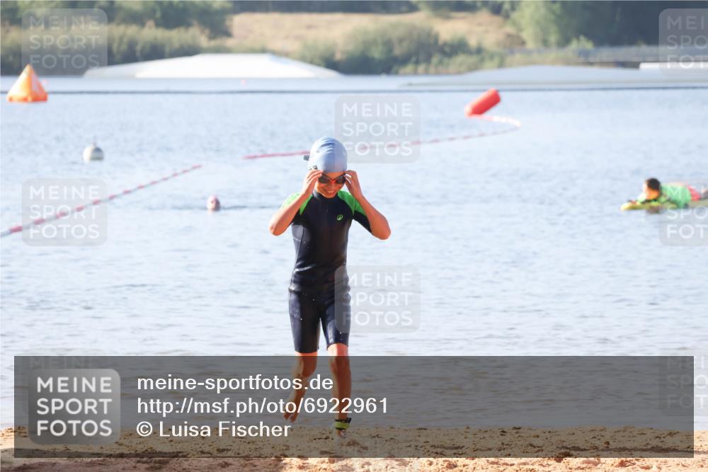 01.09.2024 - 17. Tribühne Triathlon Luisa Fischer http://msf.ph/oto/6922961 01.09.2024 09:32:57 Schwimmen 80, 120 meine-sportfotos.de
