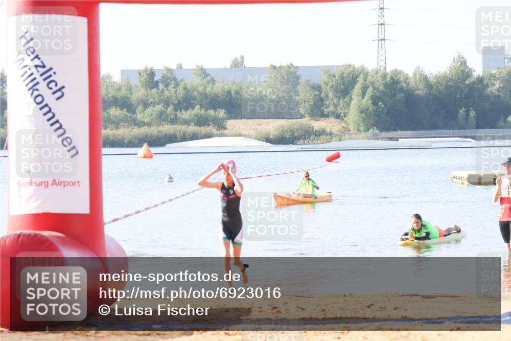 01.09.2024 - 17. Tribühne Triathlon Luisa Fischer http://msf.ph/oto/6923016 01.09.2024 09:33:59 Schwimmen 101 meine-sportfotos.de