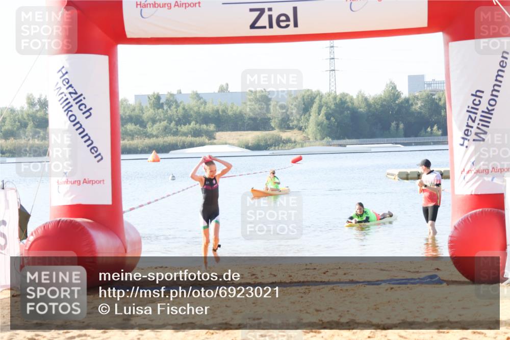 01.09.2024 - 17. Tribühne Triathlon Luisa Fischer http://msf.ph/oto/6923021 01.09.2024 09:34:00 Schwimmen 101 meine-sportfotos.de