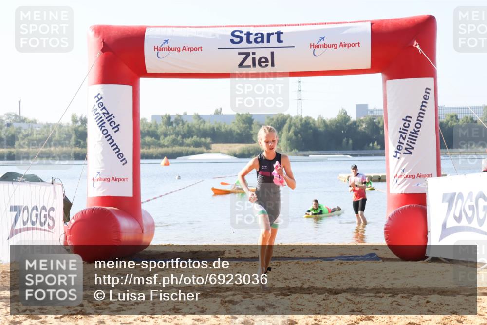 01.09.2024 - 17. Tribühne Triathlon Luisa Fischer http://msf.ph/oto/6923036 01.09.2024 09:34:03 Schwimmen 101 meine-sportfotos.de