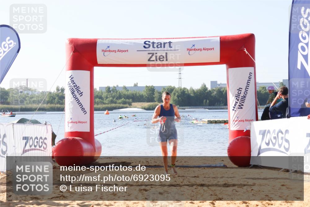 01.09.2024 - 17. Tribühne Triathlon Luisa Fischer http://msf.ph/oto/6923095 01.09.2024 10:03:23 Schwimmen 146 meine-sportfotos.de