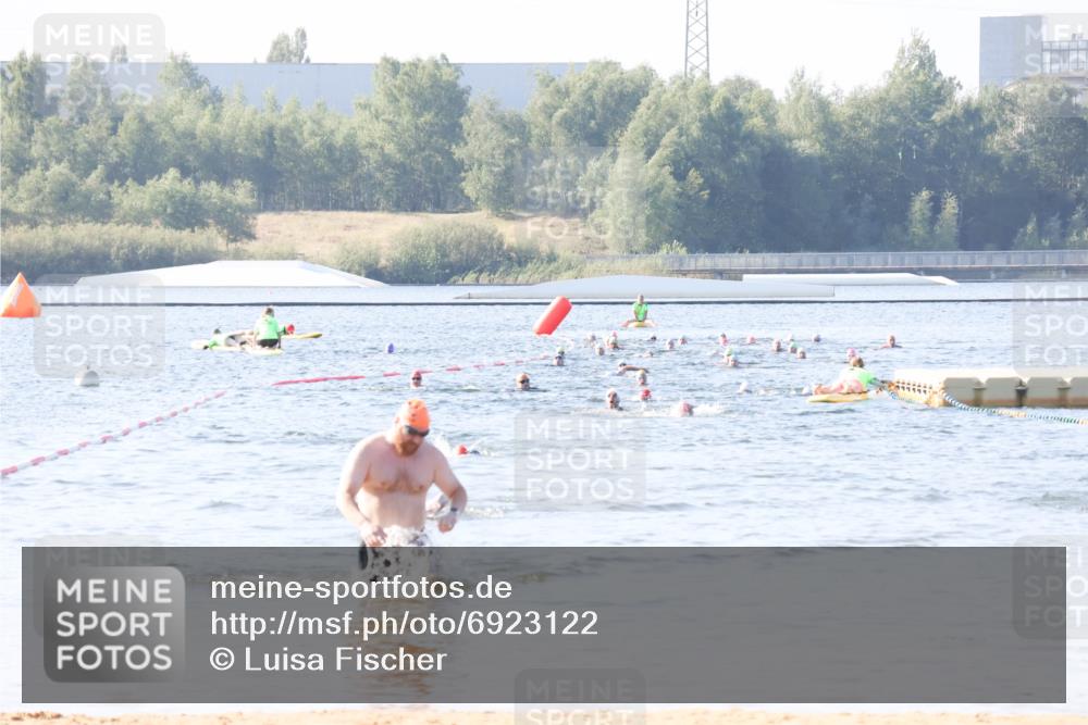 01.09.2024 - 17. Tribühne Triathlon Luisa Fischer http://msf.ph/oto/6923122 01.09.2024 10:03:53 Schwimmen 155 meine-sportfotos.de