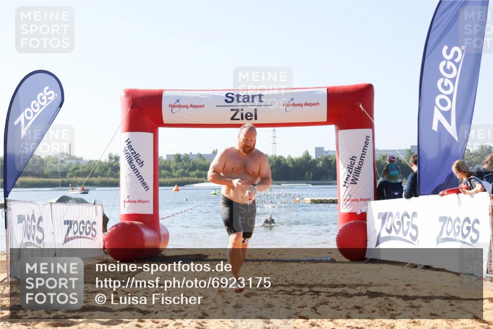 01.09.2024 - 17. Tribühne Triathlon Luisa Fischer http://msf.ph/oto/6923175 01.09.2024 10:04:03 Schwimmen 155, 1075 meine-sportfotos.de