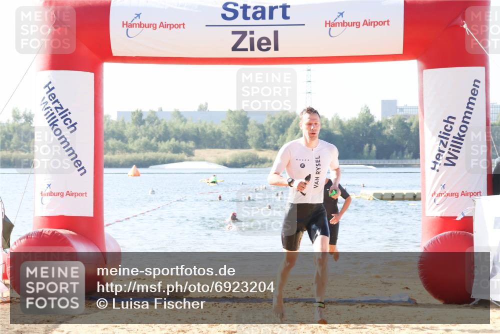 01.09.2024 - 17. Tribühne Triathlon Luisa Fischer http://msf.ph/oto/6923204 01.09.2024 10:04:11 Schwimmen 153, 1075 meine-sportfotos.de