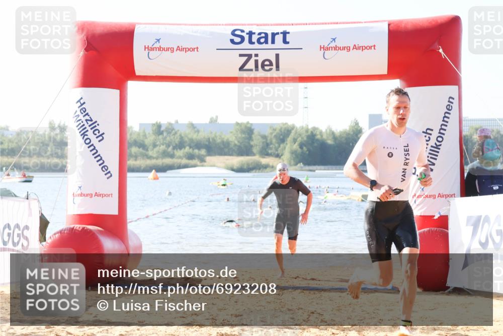 01.09.2024 - 17. Tribühne Triathlon Luisa Fischer http://msf.ph/oto/6923208 01.09.2024 10:04:11 Schwimmen 153, 1075 meine-sportfotos.de