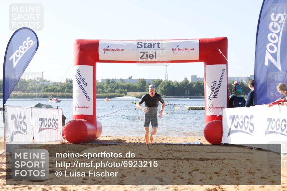 01.09.2024 - 17. Tribühne Triathlon Luisa Fischer http://msf.ph/oto/6923216 01.09.2024 10:04:13 Schwimmen 153, 1075 meine-sportfotos.de