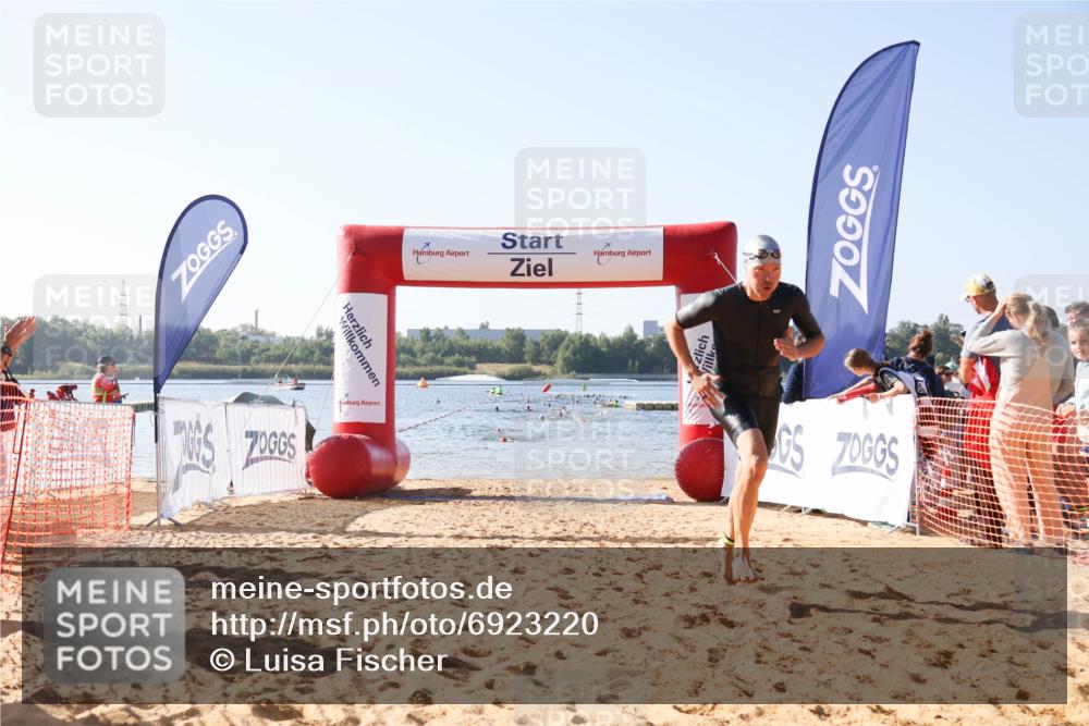 01.09.2024 - 17. Tribühne Triathlon Luisa Fischer http://msf.ph/oto/6923220 01.09.2024 10:04:15 Schwimmen 153, 1075 meine-sportfotos.de