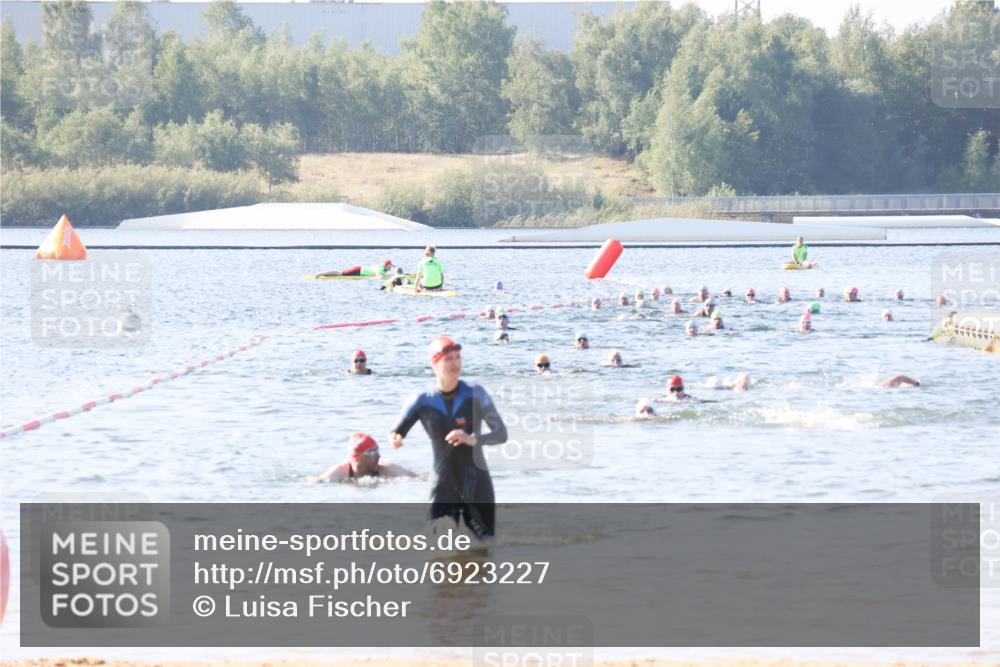 01.09.2024 - 17. Tribühne Triathlon Luisa Fischer http://msf.ph/oto/6923227 01.09.2024 10:04:22 Schwimmen 153, 1069 meine-sportfotos.de