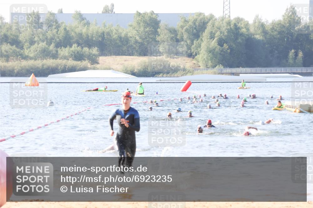01.09.2024 - 17. Tribühne Triathlon Luisa Fischer http://msf.ph/oto/6923235 01.09.2024 10:04:24 Schwimmen 1069 meine-sportfotos.de