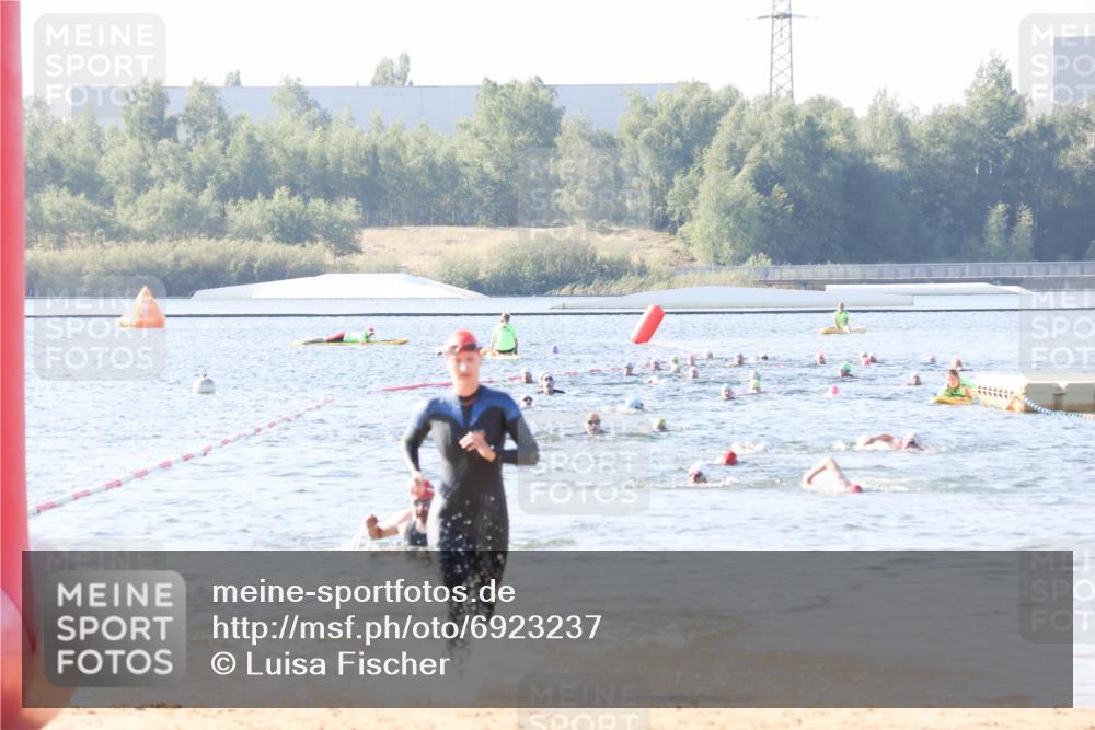 01.09.2024 - 17. Tribühne Triathlon Luisa Fischer http://msf.ph/oto/6923237 01.09.2024 10:04:25 Schwimmen 1069 meine-sportfotos.de