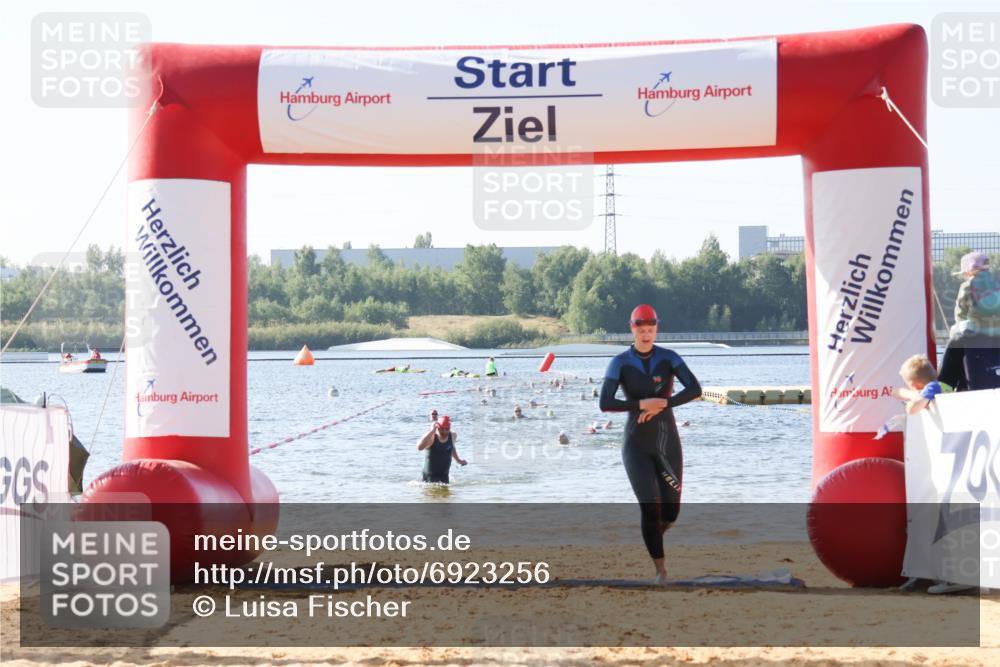 01.09.2024 - 17. Tribühne Triathlon Luisa Fischer http://msf.ph/oto/6923256 01.09.2024 10:04:27 Schwimmen 1069 meine-sportfotos.de