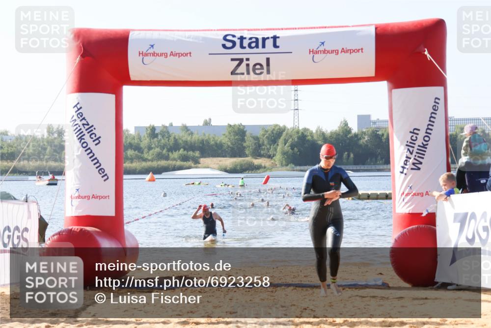 01.09.2024 - 17. Tribühne Triathlon Luisa Fischer http://msf.ph/oto/6923258 01.09.2024 10:04:28 Schwimmen 152, 1069 meine-sportfotos.de