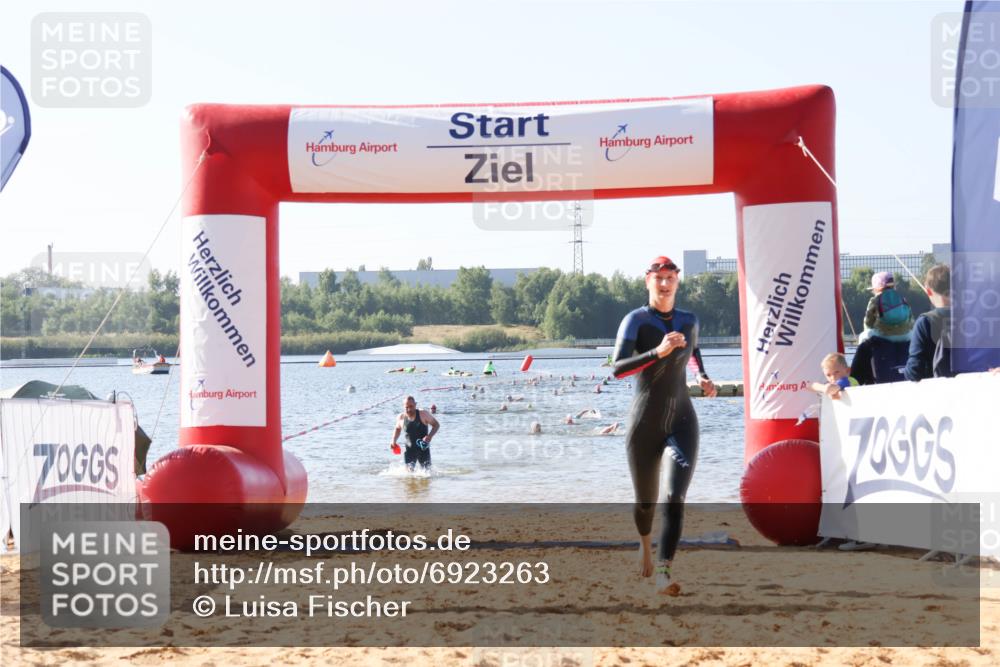 01.09.2024 - 17. Tribühne Triathlon Luisa Fischer http://msf.ph/oto/6923263 01.09.2024 10:04:29 Schwimmen 152, 1069 meine-sportfotos.de