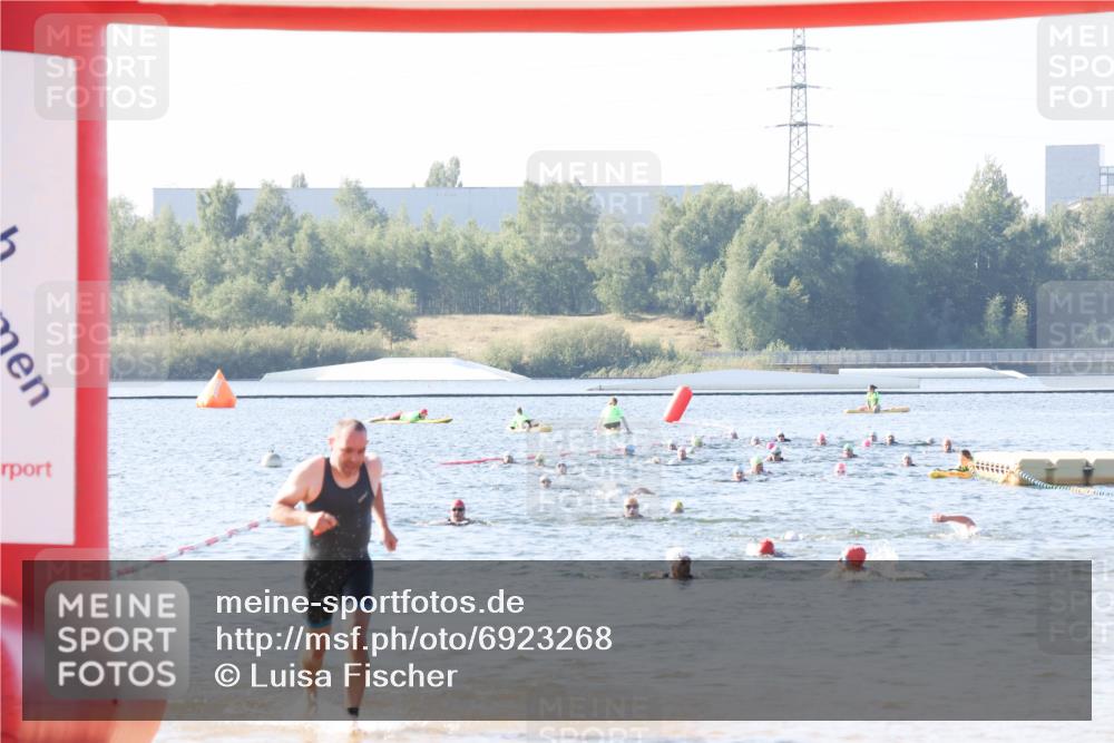 01.09.2024 - 17. Tribühne Triathlon Luisa Fischer http://msf.ph/oto/6923268 01.09.2024 10:04:32 Schwimmen 152, 1069 meine-sportfotos.de