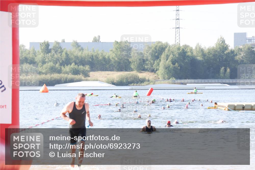 01.09.2024 - 17. Tribühne Triathlon Luisa Fischer http://msf.ph/oto/6923273 01.09.2024 10:04:33 Schwimmen 152, 1069 meine-sportfotos.de