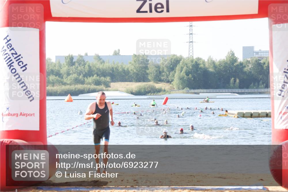 01.09.2024 - 17. Tribühne Triathlon Luisa Fischer http://msf.ph/oto/6923277 01.09.2024 10:04:34 Schwimmen 152, 1069 meine-sportfotos.de