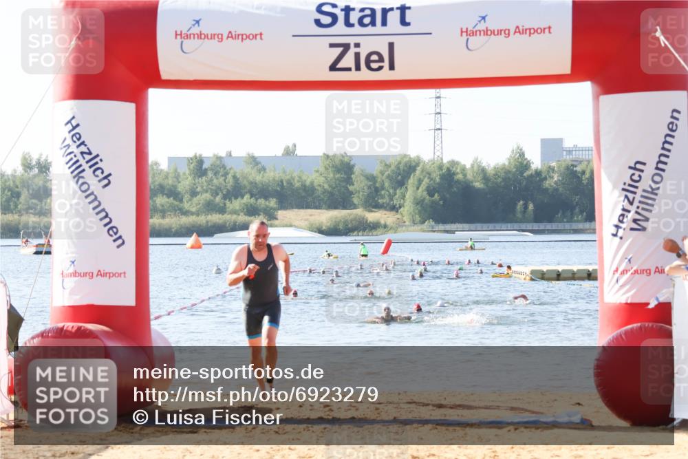 01.09.2024 - 17. Tribühne Triathlon Luisa Fischer http://msf.ph/oto/6923279 01.09.2024 10:04:34 Schwimmen 152, 1069 meine-sportfotos.de
