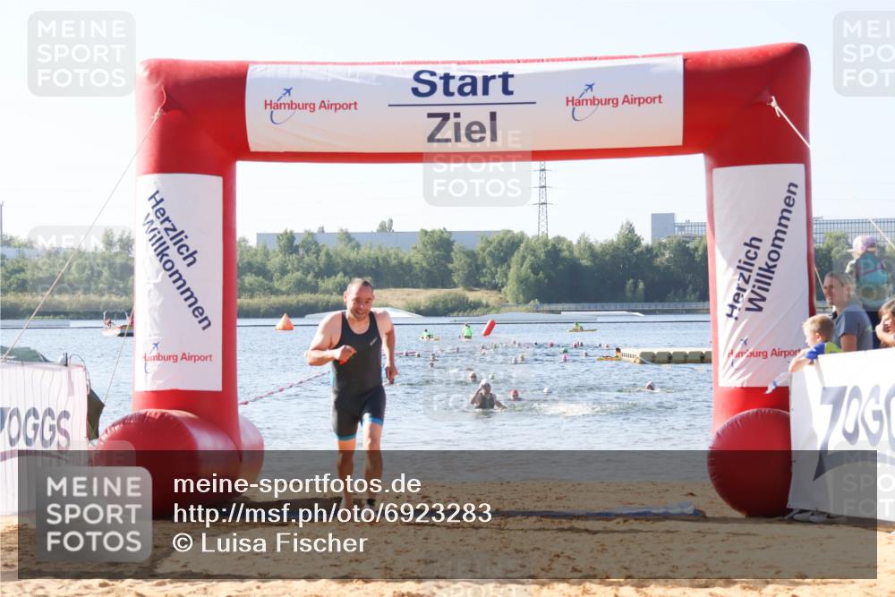 01.09.2024 - 17. Tribühne Triathlon Luisa Fischer http://msf.ph/oto/6923283 01.09.2024 10:04:36 Schwimmen 152, 1069 meine-sportfotos.de
