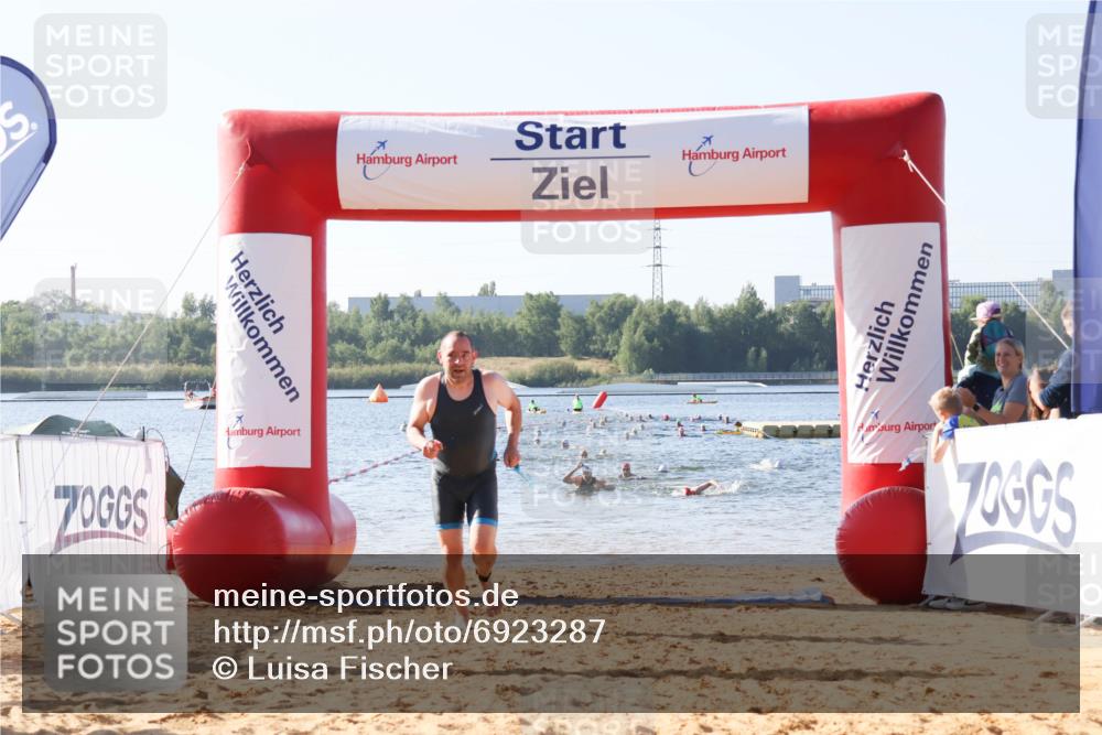 01.09.2024 - 17. Tribühne Triathlon Luisa Fischer http://msf.ph/oto/6923287 01.09.2024 10:04:37 Schwimmen 152, 1069 meine-sportfotos.de