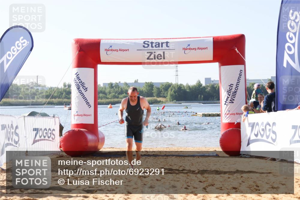 01.09.2024 - 17. Tribühne Triathlon Luisa Fischer http://msf.ph/oto/6923291 01.09.2024 10:04:37 Schwimmen 152, 1069 meine-sportfotos.de
