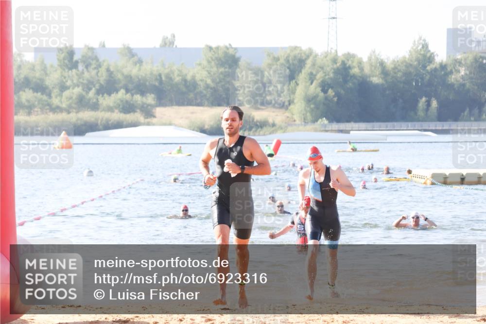 01.09.2024 - 17. Tribühne Triathlon Luisa Fischer http://msf.ph/oto/6923316 01.09.2024 10:04:48 Schwimmen 140, 1062 meine-sportfotos.de
