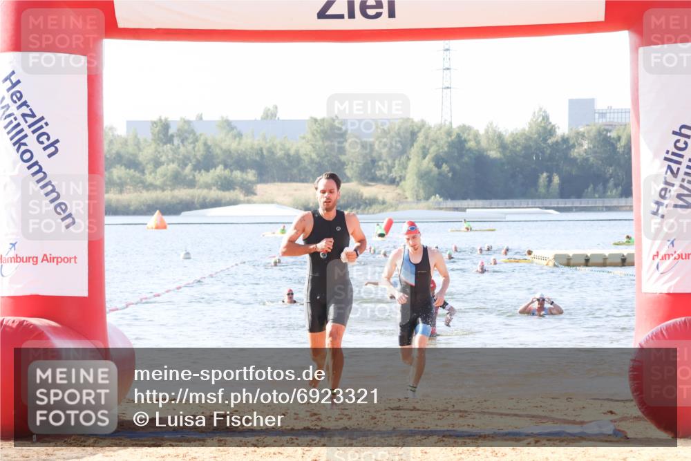 01.09.2024 - 17. Tribühne Triathlon Luisa Fischer http://msf.ph/oto/6923321 01.09.2024 10:04:48 Schwimmen 140, 1062 meine-sportfotos.de