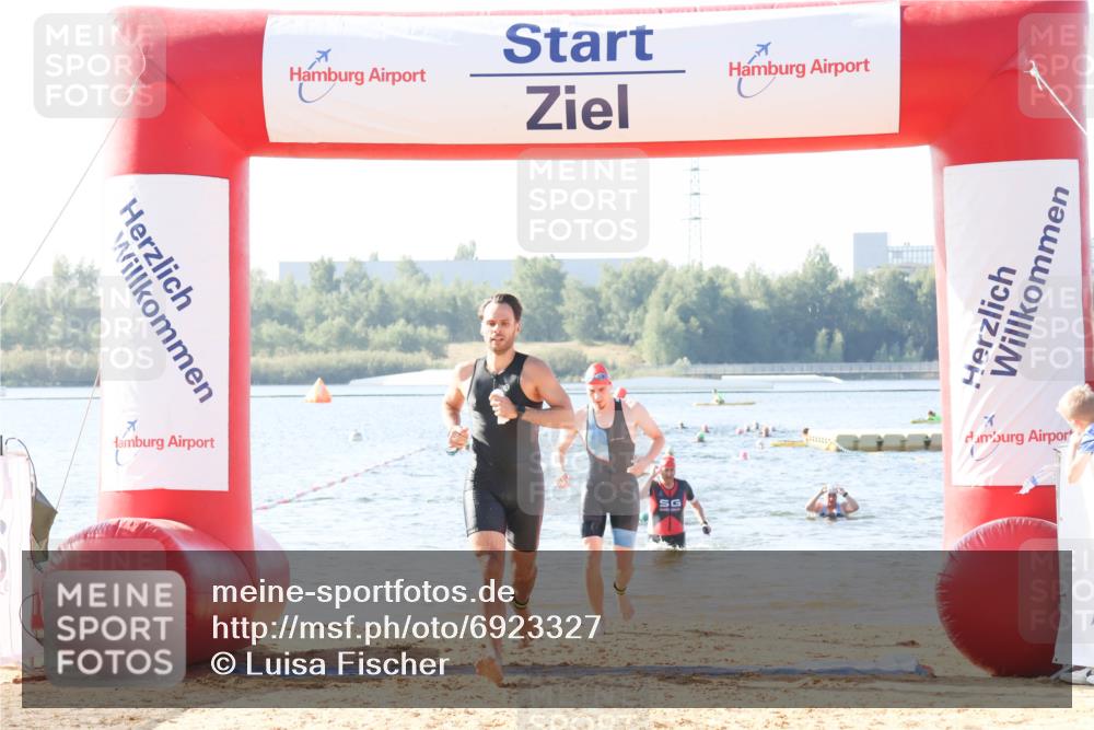 01.09.2024 - 17. Tribühne Triathlon Luisa Fischer http://msf.ph/oto/6923327 01.09.2024 10:04:49 Schwimmen 140, 1062 meine-sportfotos.de