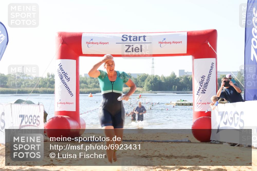 01.09.2024 - 17. Tribühne Triathlon Luisa Fischer http://msf.ph/oto/6923431 01.09.2024 10:05:09 Schwimmen 147, 150, 1074, 1077 meine-sportfotos.de
