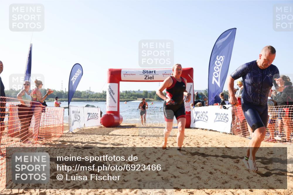 01.09.2024 - 17. Tribühne Triathlon Luisa Fischer http://msf.ph/oto/6923466 01.09.2024 10:05:19 Schwimmen 142, 1065, 1074, 1077 meine-sportfotos.de