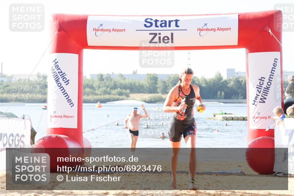 01.09.2024 - 17. Tribühne Triathlon Luisa Fischer http://msf.ph/oto/6923476 01.09.2024 10:05:21 Schwimmen 142, 1065, 1074, 1077 meine-sportfotos.de