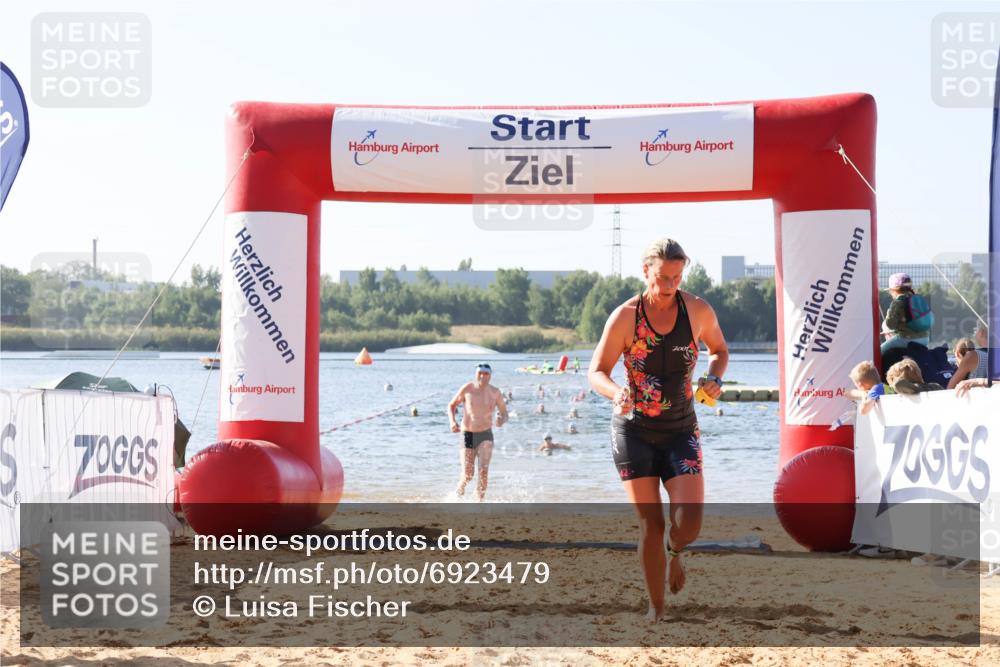 01.09.2024 - 17. Tribühne Triathlon Luisa Fischer http://msf.ph/oto/6923479 01.09.2024 10:05:22 Schwimmen 142, 1065, 1074, 1077 meine-sportfotos.de