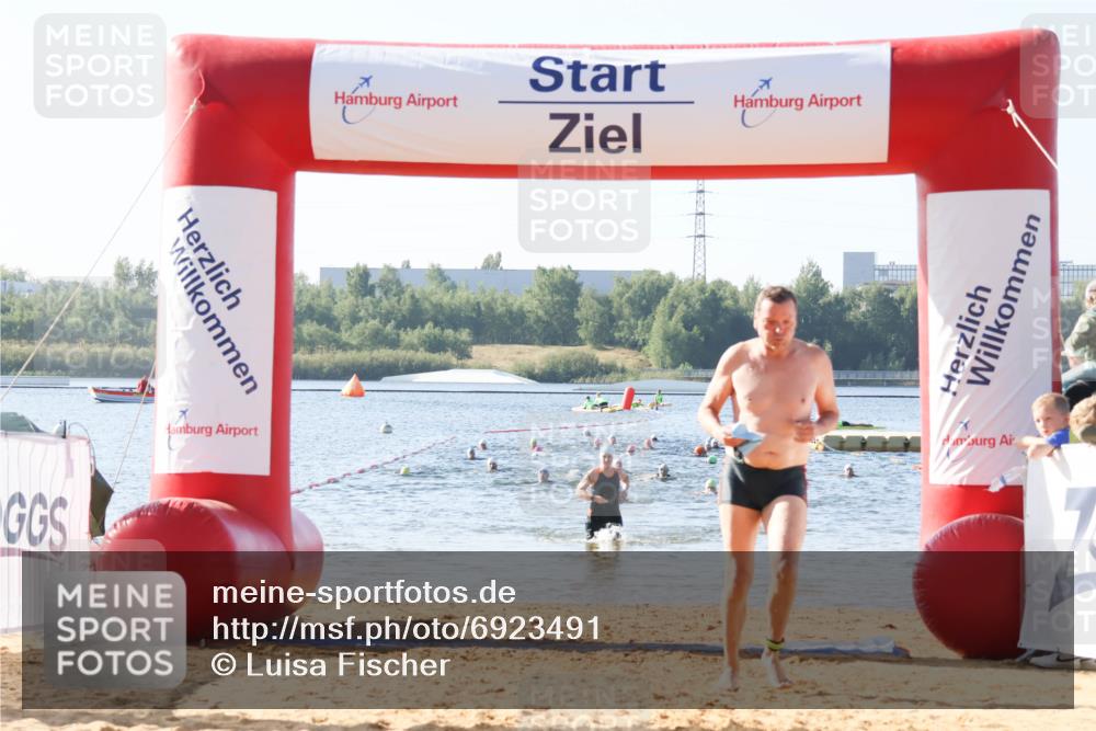 01.09.2024 - 17. Tribühne Triathlon Luisa Fischer http://msf.ph/oto/6923491 01.09.2024 10:05:27 Schwimmen 142, 156, 1065 meine-sportfotos.de
