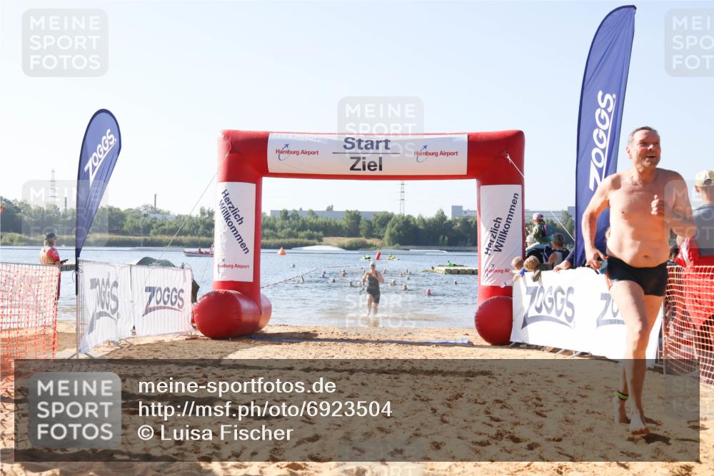 01.09.2024 - 17. Tribühne Triathlon Luisa Fischer http://msf.ph/oto/6923504 01.09.2024 10:05:29 Schwimmen 142, 156, 1065 meine-sportfotos.de