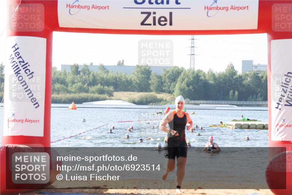 01.09.2024 - 17. Tribühne Triathlon Luisa Fischer http://msf.ph/oto/6923514 01.09.2024 10:05:33 Schwimmen 142, 156 meine-sportfotos.de