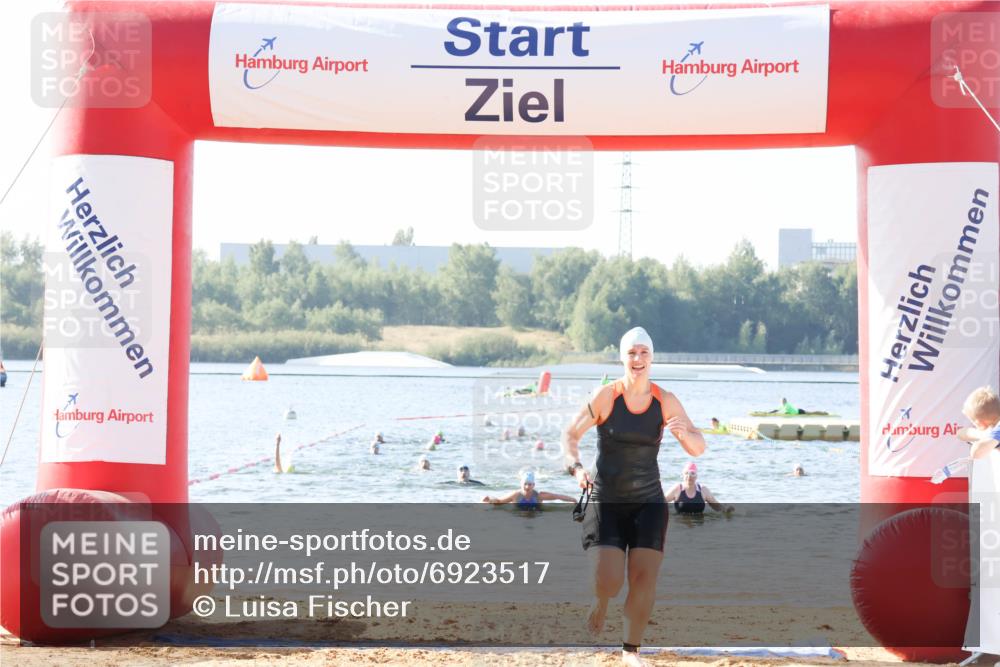 01.09.2024 - 17. Tribühne Triathlon Luisa Fischer http://msf.ph/oto/6923517 01.09.2024 10:05:33 Schwimmen 142, 156 meine-sportfotos.de