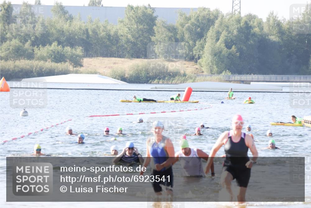 01.09.2024 - 17. Tribühne Triathlon Luisa Fischer http://msf.ph/oto/6923541 01.09.2024 10:05:41 Schwimmen 156, 160, 1068 meine-sportfotos.de