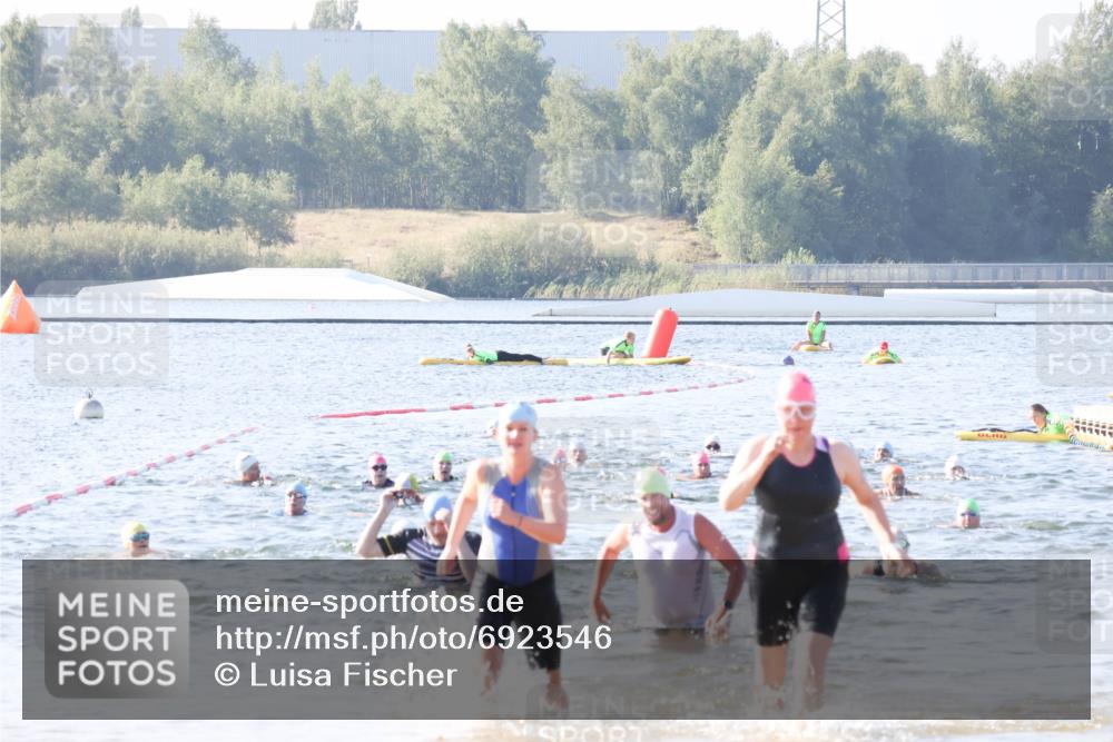 01.09.2024 - 17. Tribühne Triathlon Luisa Fischer http://msf.ph/oto/6923546 01.09.2024 10:05:41 Schwimmen 156, 160, 1068 meine-sportfotos.de
